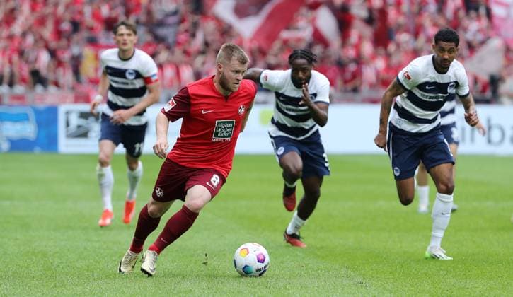 Jean Zimmer, Deyovaisio Zeefuik, Jeremy Dudziak Zweikampf Spielszene Aktion Fußball Fussball DFL 2.Bundesliga Herren 33.Spieltag Saison 2023 2024 11.05.2024 Hertha BSC Berlin vs. 1.FC Kaiserslautern FCK DFL regulations prohibit any use of photographs as image sequences and or quasi-video