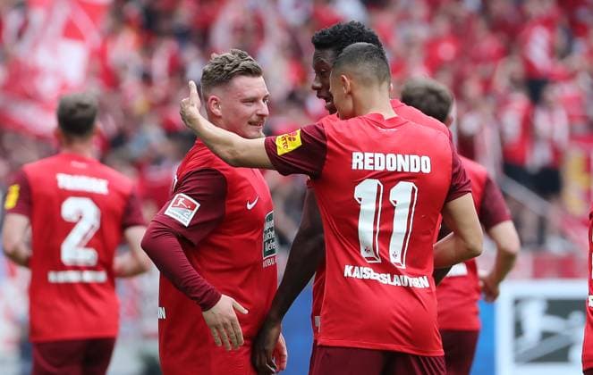 li. Marlon Ritter jubelt nach 1:1 mit Kenny Prince Redondo Freude Emotion Jubel Fußball Fussball DFL 2.Bundesliga Herren 33.Spieltag Saison 2023 2024 11.05.2024 Hertha BSC Berlin vs. 1.FC Kaiserslautern FCK DFL regulations prohibit any use of photographs as image sequences and or quasi-video
