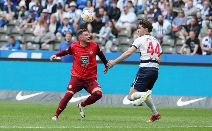 Marlon Ritter im Zweikampf mit Linus Gechter Fußball Fussball DFL 2.Bundesliga Herren 33.Spieltag Saison 2023 2024 11.05.2024 Hertha BSC Berlin vs. 1.FC Kaiserslautern FCK DFL regulations prohibit any use of photographs as image sequences and or quasi-video