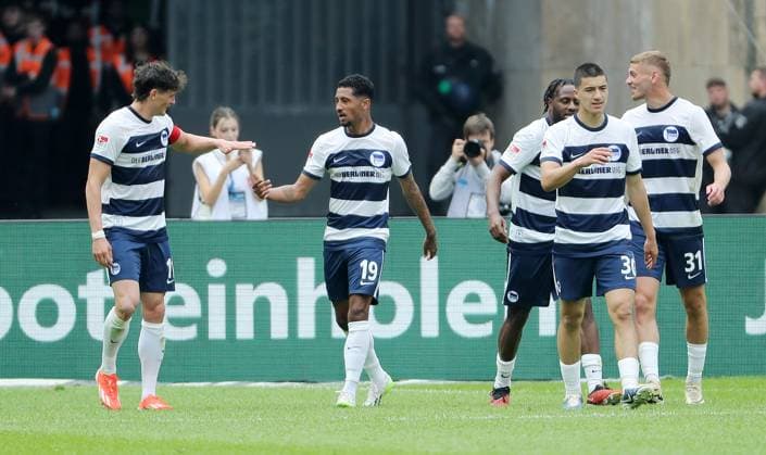 2.v.l. Jeremy Dudziak jubelt nach 2:1 mit Fabian Reese Freude Emotion Jubel Fußball Fussball DFL 2.Bundesliga Herren 33.Spieltag Saison 2023 2024 11.05.2024 Hertha BSC Berlin vs. 1.FC Kaiserslautern FCK DFL regulations prohibit any use of photographs as image sequences and or quasi-video