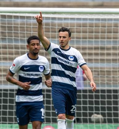 Fussball, Herren, Saison 2023 2024, 2. Bundesliga (33. Spieltag), Hertha BSC - 1. FC Kaiserslautern, v.l. Jeremy Dudziak (Hertha BSC), Haris Tabakovic (Hertha BSC), Jubel nach Tor zum 1:0, 11.05. 2024,