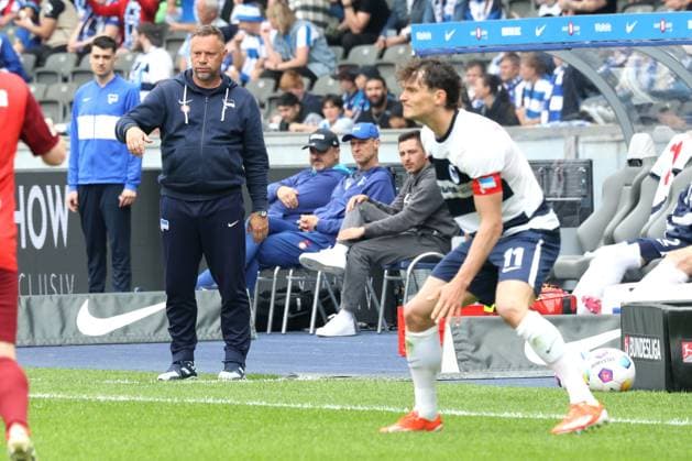 DEU, DFL, 2. FBL, Hertha BSC vs. 1.FC Kaiserslautern, 11.05.2024, Berliner Olympiastadion, Berlin, DEU, DFL, 2. FBL, Hertha BSC vs. 1.FC Kaiserslautern, im Bild Cheftrainer Pal Dardai (Hertha BSC Berlin), Fabian Reese (Hertha BSC Berlin 11) DFL - regulations prohibit any use of Photographs as image sequences and or quasi-video Foto: Juergen Engler nordphoto GmbH