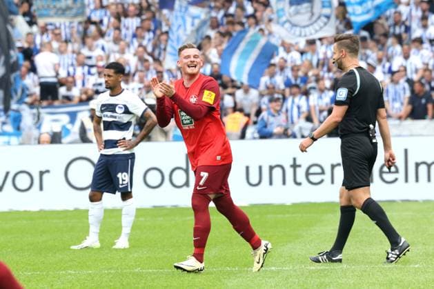 DEU, DFL, 2. FBL, Hertha BSC vs. 1.FC Kaiserslautern, 11.05.2024, Berliner Olympiastadion, Berlin, DEU, DFL, 2. FBL, Hertha BSC vs. 1.FC Kaiserslautern, im Bild 1:1 durch Marlon Ritter (1.FC Kaiserslautern 7), , Jeremy Dudziak (Hertha BSC Berlin 19) DFL - regulations prohibit any use of Photographs as image sequences and or quasi-video Foto: Juergen Engler nordphoto GmbH