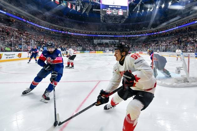 PRAGUE, CZECH REPUBLIC - MAY 11: Connor Bedard of Canada (R) against Josh Batch of Great Britain (L) during the preliminary round match between Great Britain and Canada at Prague Arena on May 11, 2024 in Prague, Czech Republic. Prague Prague Arena Czech Republic Copyright: xJustPictures.ch AndreaxBrancax jp-en-EuSpIm-AB_11052024_DSC_7630