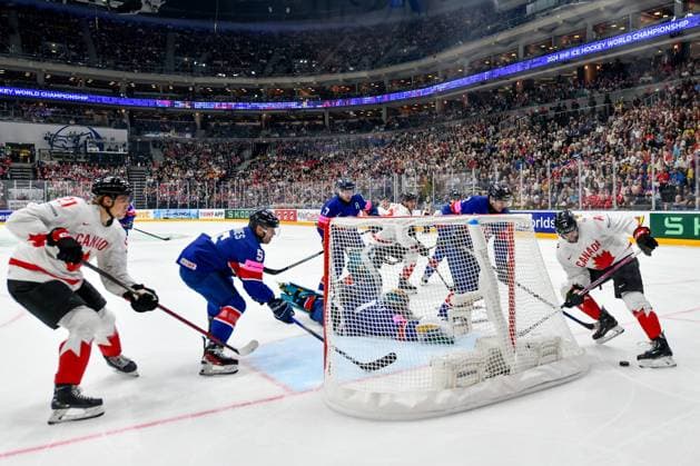 PRAGUE, CZECH REPUBLIC - MAY 11: Dylan Guenther of Canada (R) battles for the puck during the preliminary round match between Great Britain and Canada at Prague Arena on May 11, 2024 in Prague, Czech Republic. Prague Prague Arena Czech Republic Copyright: xJustPictures.ch AndreaxBrancax jp-en-EuSpIm-AB_11052024_DSC_7709