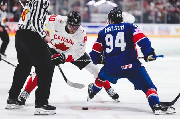 Ice hockey, Eishockey - IIHF WC 2024 PRAGUE,CZECH REPUBLIC,11.MAY.24 - ICE HOCKEY - IIHF Ice Hockey World Championship, WM, Weltmeisterschaft 2024, group stage, Great Britain vs Canada. Image shows Pierre Luc Dubois (CAN) and Cade Neilson (GBR).  GEPAxpictures xDanielxGoetzhaber