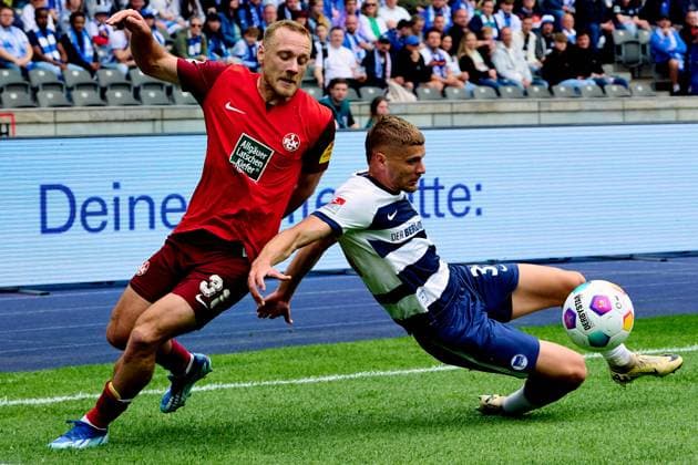 Ben Zolinski (1. FC Kaiserslautern, 31), Marton Dardai (Hertha BSC, 31), GER, Hertha BSC vs. 1. FC Kaiserslautern, Fussball Herren, 2. Bundesliga, Saison 2023 2024, 33. Spieltag, 11.05.2024. (DFL REGULATIONS PROHIBIT ANY USE OF PHOTOGRAPHS AS IMAGE SEQUENCES AND OR QUASI - VIDEO). GER, Hertha BSC vs. 1. FC Kaiserslautern, Fussball Herren, 2. Bundesliga, Saison 2023 2024, 33. Spieltag, 11.05.2024. Berlin