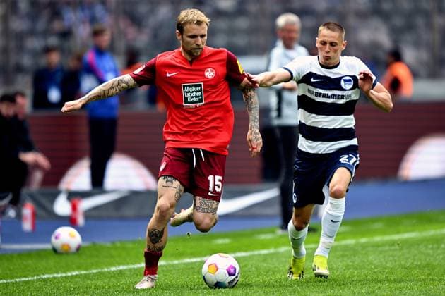 Tymoteusz Puchacz (1. FC Kaiserslautern, 15), Palko Dardai (Hertha BSC, 27), GER, Hertha BSC vs. 1. FC Kaiserslautern, Fussball Herren, 2. Bundesliga, Saison 2023 2024, 33. Spieltag, 11.05.2024. (DFL REGULATIONS PROHIBIT ANY USE OF PHOTOGRAPHS AS IMAGE SEQUENCES AND OR QUASI - VIDEO). GER, Hertha BSC vs. 1. FC Kaiserslautern, Fussball Herren, 2. Bundesliga, Saison 2023 2024, 33. Spieltag, 11.05.2024. Berlin