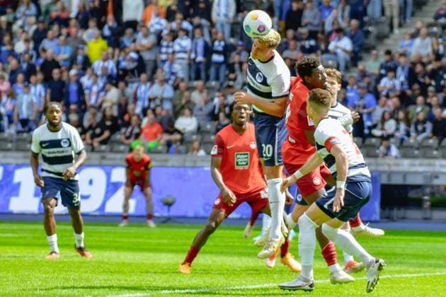 11.05.2024, xlakx, Fussball 2.Bundesliga, Hertha BSC Berlin - 1.FC Kaiserslautern emspor, v.l. Marc Oliver Kempf (Hertha BSC 20),geht zum Kopfball,Zweikampf, Duell, Kampf, tackle (DFL DFB REGULATIONS PROHIBIT ANY USE OF PHOTOGRAPHS as IMAGE SEQUENCES and or QUASI-VIDEO) Daniel Lakomski Jan Huebner Berlin