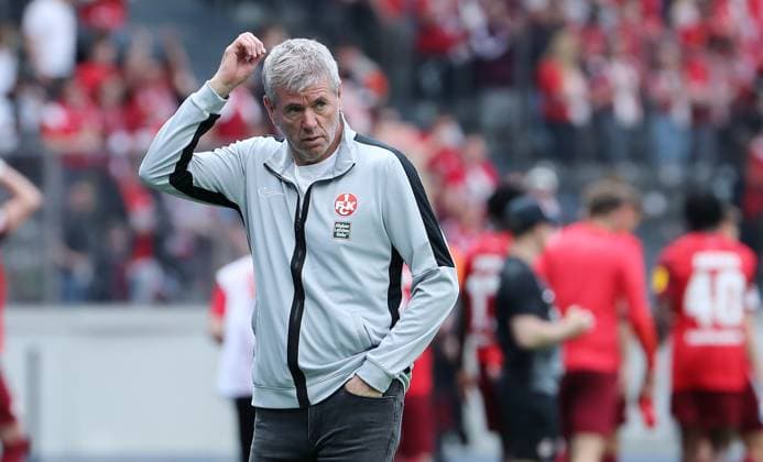 Trainer Friedhelm Funkel enttäuscht nach Spielende Enttäuschung Fußball Fussball DFL 2.Bundesliga Herren 33.Spieltag Saison 2023 2024 11.05.2024 Hertha BSC Berlin vs. 1.FC Kaiserslautern FCK DFL regulations prohibit any use of photographs as image sequences and or quasi-video