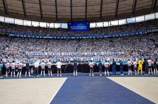 Fussball, Herren, Saison 2023 2024, 2. Bundesliga (33. Spieltag), Hertha BSC - 1. FC Kaiserslautern, Fans und Spieler von Hertha: Egoismus, Macht und Investoren sind die Gefahren. Wir werden den Berliner Weg für immer bewahren!, 11.05. 2024,