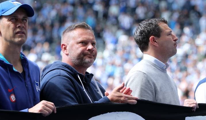 Trainer Pal Dardai, Sportdirektor Benjamin Weber bei den Fans nach Spielende Fußball Fussball DFL 2.Bundesliga Herren 33.Spieltag Saison 2023 2024 11.05.2024 Hertha BSC Berlin vs. 1.FC Kaiserslautern FCK DFL regulations prohibit any use of photographs as image sequences and or quasi-video