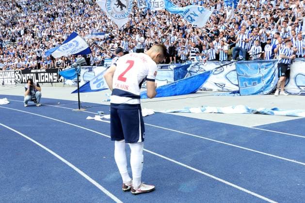 DEU, DFL, 2. FBL, Hertha BSC vs. 1.FC Kaiserslautern, 11.05.2024, Berliner Olympiastadion, Berlin, DEU, DFL, 2. FBL, Hertha BSC vs. 1.FC Kaiserslautern, im Bild Peter Pekarik (Hertha BSC Berlin 2), Hertha-BSC Fans DFL - regulations prohibit any use of Photographs as image sequences and or quasi-video Foto: Juergen Engler nordphoto GmbH