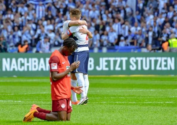 11.05.2024, xlakx, Fussball 2.Bundesliga, Hertha BSC Berlin - 1.FC Kaiserslautern emspor, v.l. Dickson Abiama (1.FC Kaiserslautern 40) enttaeuscht, schaut enttaeuscht, niedergeschlagen, disappointed,Fabian Reese (Hertha BSC 11),Peter Pekarik (Hertha BSC 2) Jubel ueber den Sieg, Jubel nach Spielende (DFL DFB REGULATIONS PROHIBIT ANY USE OF PHOTOGRAPHS as IMAGE SEQUENCES and or QUASI-VIDEO) Daniel Lakomski Jan Huebner Berlin