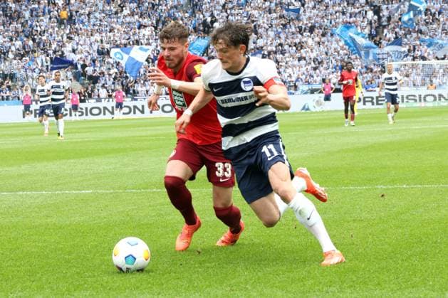 DEU, DFL, 2. FBL, Hertha BSC vs. 1.FC Kaiserslautern, 11.05.2024, Berliner Olympiastadion, Berlin, DEU, DFL, 2. FBL, Hertha BSC vs. 1.FC Kaiserslautern, im Bild Fabian Reese (Hertha BSC Berlin 11), Jan Elvedi (1.FC Kaiserslautern 33) DFL - regulations prohibit any use of Photographs as image sequences and or quasi-video Foto: Juergen Engler nordphoto GmbH