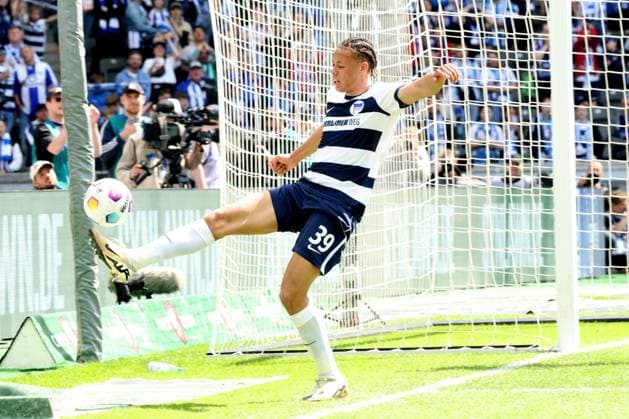 DEU, DFL, 2. FBL, Hertha BSC vs. 1.FC Kaiserslautern, 11.05.2024, Berliner Olympiastadion, Berlin, DEU, DFL, 2. FBL, Hertha BSC vs. 1.FC Kaiserslautern, im Bild Derry Scherhant (Hertha BSC Berlin 39) DFL - regulations prohibit any use of Photographs as image sequences and or quasi-video Foto: Juergen Engler nordphoto GmbH