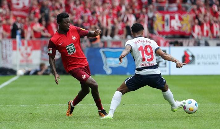 Aaron Opoku, Jeremy Dudziak Zweikampf Spielszene Aktion Fußball Fussball DFL 2.Bundesliga Herren 33.Spieltag Saison 2023 2024 11.05.2024 Hertha BSC Berlin vs. 1.FC Kaiserslautern FCK DFL regulations prohibit any use of photographs as image sequences and or quasi-video