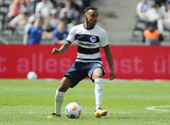 Bilal Hussein Einzelbild Freisteller Aktion Fußball Fussball DFL 2.Bundesliga Herren 33.Spieltag Saison 2023 2024 11.05.2024 Hertha BSC Berlin vs. 1.FC Kaiserslautern FCK DFL regulations prohibit any use of photographs as image sequences and or quasi-video *** Bilal Hussein single image cropping action sport soccer soccer DFL 2 Bundesliga men 33 matchday season 2023 2024 11 05 2024 Hertha BSC Berlin vs 1 FC Kaiserslautern FCK DFL regulations prohibit any use of photographs as image sequences and or quasi video