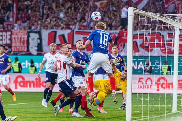 Sport Themen der Woche KW19 Tom Rothe (Holstein Kiel, 18) klaert per Kopfball GER, Holstein Kiel vs. Fortuna Duesseldorf, Fussball, 2. Bundesliga, Spieltag 33, Spielzeit 2023 2024, 11.05.2024 DFL REGULATIONS PROHIBIT ANY USE OF PHOTOGRAPHS AS IMAGE SEQUENCES AND OR QUASI-VIDEO GER, Holstein Kiel vs. Fortuna Duesseldorf, Fussball, 2. Bundesliga, Spieltag 33, Spielzeit 2023 2024, 11.05.2024 Kiel *** Tom Rothe Holstein Kiel, 18 klaert per Kopfball GER, Holstein Kiel vs Fortuna Duesseldorf, Football, 2 Bundesliga, Matchday 33, Season 2023 2024, 11 05 2024 DFL REGULATIONS PROHIBIT ANY USE OF PHOTOGRAPHS AS IMAGE SEQUENCES AND OR QUASI VIDEO GER, Holstein Kiel vs Fortuna Duesseldorf, Football, 2 Bundesliga, Matchday 33, Season 2023 2024, 11 05 2024 Kiel Copyright: xEibner-Pressefoto MarcelxvonxFehrnx EP_MFN