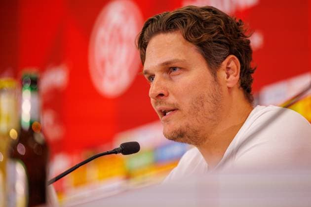 1. Fußball Bundesliga: 1. FSV Mainz 05 - Borussia Dortmund; 11.05.2024 Edin Terzic (Borussia Dortmund - Cheftrainer) auf der Pressekonferenz nach der Partie vom 33. Spieltag der 1. Fussball Bundesliga zwischen 1. FSV Mainz 05 und Borussia Dortmund in der MEWA Arena in Mainz Fotograf: Stephan Hahne DFL DFB regulations prohibit any use of photographs as image sequences and or quasi-video. *** 1 Soccer Bundesliga 1 FSV Mainz 05 Borussia Dortmund 11 05 2024 Edin Terzic Borussia Dortmund head coach at the press conference after the match of matchday 33 of the 1 Soccer Bundesliga between 1 FSV Mainz 05 and Borussia Dortmund at the MEWA Arena in Mainz Photographer Stephan Hahne DFL DFB regulations prohibit any use of photographs as image sequences and or quasi video Copyright: xBEAUTIFULxSPORTS Hahnex