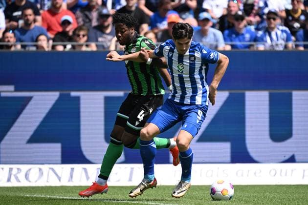 12.05.2024, xjhx, Fussball 2.Bundesliga, Karlsruher SC - Hannover 96 emspor, v.l. Bright Arrey-Mbi (Hannover 96) Igor Matanovic (Karlsruher SC KSC) Zweikampf, Aktion, action, battle for the ball (DFL DFB REGULATIONS PROHIBIT ANY USE OF PHOTOGRAPHS as IMAGE SEQUENCES and or QUASI-VIDEO) Karlsruhe