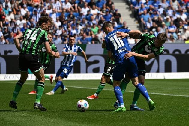 12.05.2024, xjhx, Fussball 2.Bundesliga, Karlsruher SC - Hannover 96 emspor, v.l. Yannik Luehrs Lührs (Hannover 96) Marvin Wanitzek (Karlsruher SC KSC) Fabian Kunze (Hannover 96) Zweikampf, Aktion, action, battle for the ball (DFL DFB REGULATIONS PROHIBIT ANY USE OF PHOTOGRAPHS as IMAGE SEQUENCES and or QUASI-VIDEO) Karlsruhe