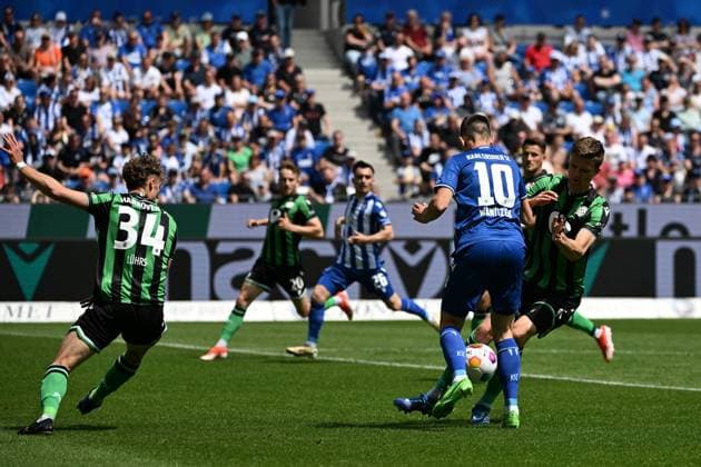 12.05.2024, xjhx, Fussball 2.Bundesliga, Karlsruher SC - Hannover 96 emspor, v.l. Yannik Luehrs Lührs (Hannover 96) Marvin Wanitzek (Karlsruher SC KSC) Fabian Kunze (Hannover 96) Zweikampf, Aktion, action, battle for the ball (DFL DFB REGULATIONS PROHIBIT ANY USE OF PHOTOGRAPHS as IMAGE SEQUENCES and or QUASI-VIDEO) Karlsruhe