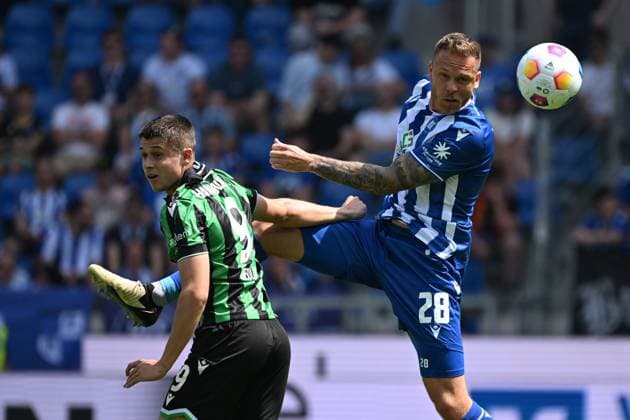 12.05.2024, xjhx, Fussball 2.Bundesliga, Karlsruher SC - Hannover 96 emspor, v.l. Nicolo Tresoldi (Hannover 96) Marcel Franke (Karlsruher SC KSC) Zweikampf, Aktion, action, battle for the ball (DFL DFB REGULATIONS PROHIBIT ANY USE OF PHOTOGRAPHS as IMAGE SEQUENCES and or QUASI-VIDEO) Karlsruhe