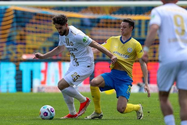 12.05.2024, xtgx, Fussball - 2.Bundesliga, Eintracht Braunschweig - SV Wehen Wiesbaden emspor, v.l. Nikolas Agrafiotis (Wiesbaden, 25), Thorir Johann Helgason (Braunschweig, 20) Zweikampf, Duell, Kampf, tackle (DFL DFB REGULATIONS PROHIBIT ANY USE OF PHOTOGRAPHS as IMAGE SEQUENCES and or QUASI-VIDEO) Braunschweig