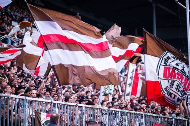 12.05.2024 - Fußball, 2023 2024, 2. Bundesliga, 33. Spieltag, FC St. Pauli - FC Hansa Rostock: Fans (Pauli) DFL REGULATIONS PROHIBIT ANY USE OF PHOTOGRAPHS AS IMAGE SEQUENCES AND OR QUASI-VIDEO. Hamburg Hamburg Deutschland Millerntor-Stadion