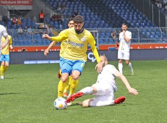 Eintracht Braunschweig vs SV Wehen Wiesbaden Braunschweig, 12.05.2024, Fußball, Saison 23 24, 2. Bundesliga, 33. Spieltag, Eintracht Braunschweig vs SV Wehen Wiesbaden, Bild zeigt: Fabio Kaufmann (BTSV, 37) Braunschweig