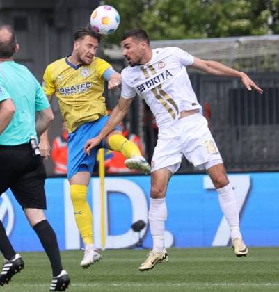 Eintracht Braunschweig vs SV Wehen Wiesbaden Braunschweig, 12.05.2024, Fußball, Saison 23 24, 2. Bundesliga, 33. Spieltag, Eintracht Braunschweig vs SV Wehen Wiesbaden, Bild zeigt: Ermin Bicakcic (BTSV, 6) Braunschweig