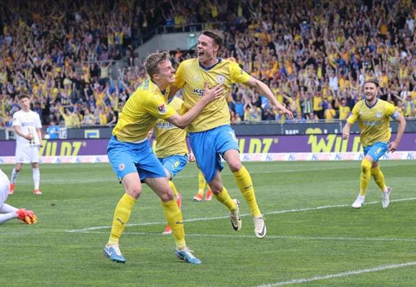 Eintracht Braunschweig vs SV Wehen Wiesbaden Braunschweig, 12.05.2024, Fußball, Saison 23 24, 2. Bundesliga, 33. Spieltag, Eintracht Braunschweig vs SV Wehen Wiesbaden, Bild zeigt: Jubel über das Tor zum 1:0 für die Eintracht durch Thorir Helgason (BTSV, 20) mit Robert Ivanov (BTSV, 5) Braunschweig