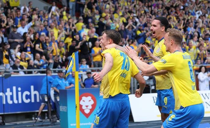 Eintracht Braunschweig vs SV Wehen Wiesbaden Braunschweig, 12.05.2024, Fußball, Saison 23 24, 2. Bundesliga, 33. Spieltag, Eintracht Braunschweig vs SV Wehen Wiesbaden, Bild zeigt: Jubel über das Tor zum 1:0 für die Eintracht durch Thorir Helgason (BTSV, 20) Braunschweig