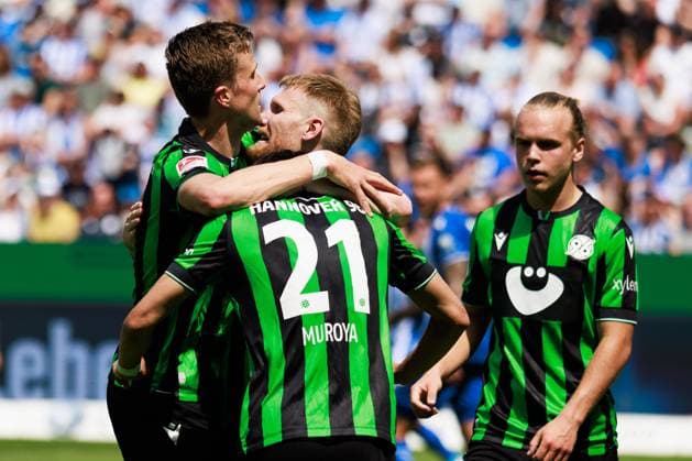 Andreas Voglsammer (Hannover 96, 32) jubelt freut sich nach seinem Tor zum 0:1, Emotion, Freude, Begeisterung, GER, Karlsruher SC (KSC) vs. Hannover 96 (H96), Fussball, Maenner, Herren, 2. Bundesliga, 33. Spieltag, Saison 2023 2024, 12.05.2024 DFL DFB REGULATIONS PROHIBIT ANY USE OF PHOTOGRAPHS AS IMAGE SEQUENCES AND OR QUASI-VIDEO GER, Karlsruher SC (KSC) vs. Hannover 96 (H96), Fussball, Maenner, Herren, 2. Bundesliga, 33. Spieltag, Saison 2023 2024, 12.05.2024 Karlsruhe