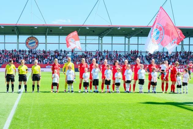 Team (FC Bayern München) beim Spiel FC Bayern München v 1.FC Nürnberg, Fußball, Google Pixel Frauen-Bundesliga 2023 2024, 21.Spieltag am 12.05.2024 in München, FC Bayern Campus. {