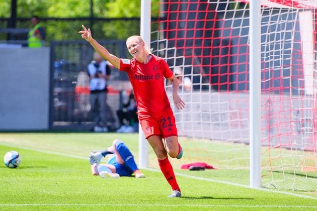 Pernille Harder (21, FC Bayern München) beim Spiel FC Bayern München v 1.FC Nürnberg, Fußball, Google Pixel Frauen-Bundesliga 2023 2024, 21.Spieltag am 12.05.2024 in München, FC Bayern Campus. {