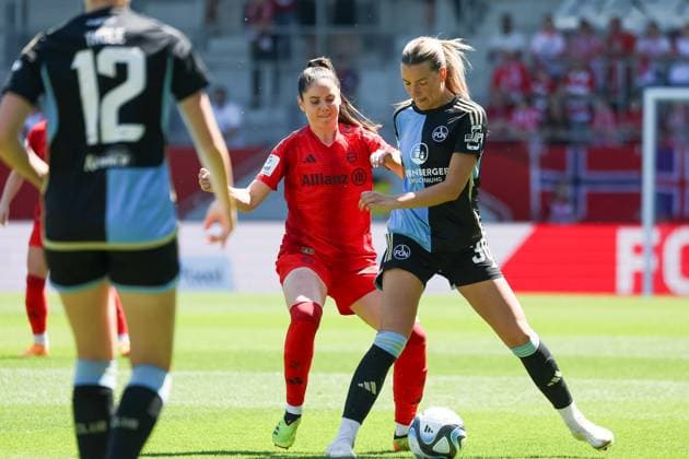 Sarah Zadrazil (FC Bayern Muenchen, 25) im Zweikampf mit Medina Desic (1. FC Nuernberg, 30), FC Bayern Muenchen vs. 1. FC Nuernberg, Fussball, Google Pixel Frauen-Bundesliga, 21. Spieltag, Saison 2023 24, 12.05.2024, DFB REGULATIONS PROHIBIT ANY USE OF PHOTOGRAPHS AS IMAGE SEQUENCES, FC Bayern Muenchen vs. 1. FC Nuernberg, Fussball, Google Pixel Frauen-Bundesliga, 21. Spieltag, Saison 2023 24, 12.05.2024 Muenchen Copyright: xEibner-Pressefoto JennixMaulx EP_JML