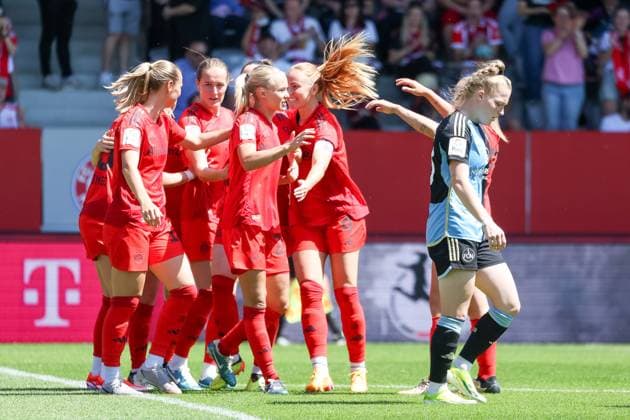 Torjubel zum Tor zum 1:0 durch Pernille Harder (FC Bayern Muenchen, 21), FC Bayern Muenchen vs. 1. FC Nuernberg, Fussball, Google Pixel Frauen-Bundesliga, 21. Spieltag, Saison 2023 24, 12.05.2024, DFB REGULATIONS PROHIBIT ANY USE OF PHOTOGRAPHS AS IMAGE SEQUENCES, FC Bayern Muenchen vs. 1. FC Nuernberg, Fussball, Google Pixel Frauen-Bundesliga, 21. Spieltag, Saison 2023 24, 12.05.2024 Muenchen Copyright: xEibner-Pressefoto JennixMaulx EP_JML