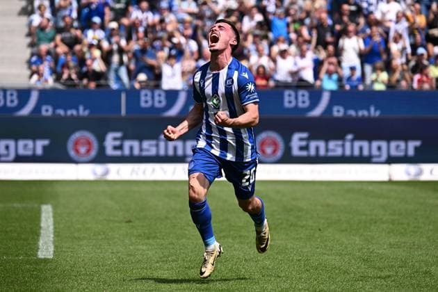 12.05.2024, xjhx, Fussball 2.Bundesliga, Karlsruher SC - Hannover 96 emspor, v.l. Torjubel nach dem Tor zum celebrating the goal celebrate 1:1 durch Paul Nebel (Karlsruher SC KSC) (DFL DFB REGULATIONS PROHIBIT ANY USE OF PHOTOGRAPHS as IMAGE SEQUENCES and or QUASI-VIDEO) Karlsruhe
