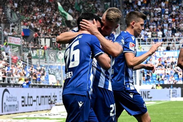 12.05.2024, xjhx, Fussball 2.Bundesliga, Karlsruher SC - Hannover 96 emspor, v.l. Torjubel nach dem Tor zum celebrating the goal celebrate 1:1 durch Paul Nebel (Karlsruher SC KSC) Marco Thiede (Karlsruher SC KSC) (DFL DFB REGULATIONS PROHIBIT ANY USE OF PHOTOGRAPHS as IMAGE SEQUENCES and or QUASI-VIDEO) Karlsruhe