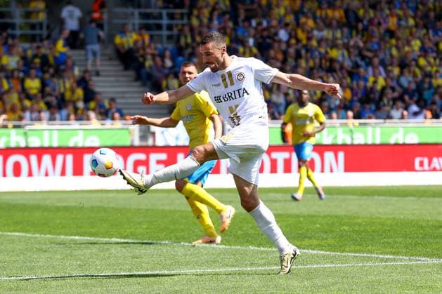 12.05.2024, xtgx, Fussball - 2.Bundesliga, Eintracht Braunschweig - SV Wehen Wiesbaden emspor, v.l. Ivan Prtajin (Wiesbaden, 18) am Ball, plays the ball (DFL DFB REGULATIONS PROHIBIT ANY USE OF PHOTOGRAPHS as IMAGE SEQUENCES and or QUASI-VIDEO) Braunschweig