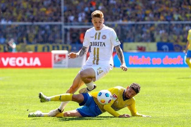 12.05.2024, xtgx, Fussball - 2.Bundesliga, Eintracht Braunschweig - SV Wehen Wiesbaden emspor, v.l. Franko Kovacevic (Wiesbaden, 14), Fabio Kaufmann (Braunschweig, 37) Zweikampf, Duell, Kampf, tackle (DFL DFB REGULATIONS PROHIBIT ANY USE OF PHOTOGRAPHS as IMAGE SEQUENCES and or QUASI-VIDEO) Braunschweig