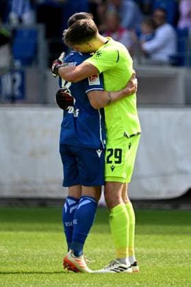 12.05.2024, xjhx, Fussball 2.Bundesliga, Karlsruher SC - Hannover 96 emspor, v.l. Abschied Verabschiedung Auswechslung von Jerome Gondorf (Karlsruher SC KSC) Max Weiß Weiss (Karlsruher SC KSC) (DFL DFB REGULATIONS PROHIBIT ANY USE OF PHOTOGRAPHS as IMAGE SEQUENCES and or QUASI-VIDEO) Karlsruhe