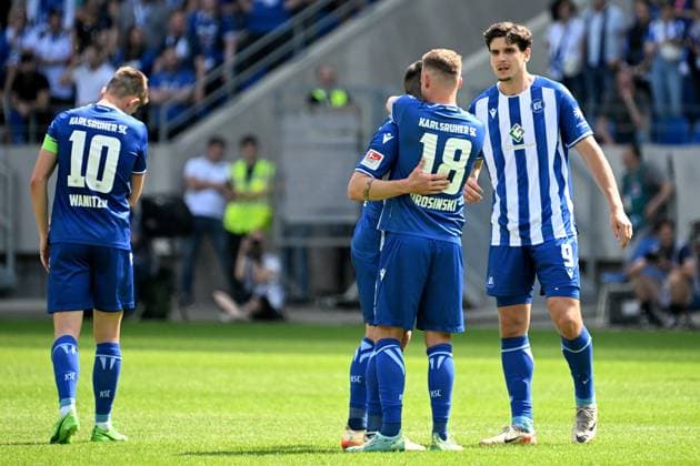 12.05.2024, xjhx, Fussball 2.Bundesliga, Karlsruher SC - Hannover 96 emspor, v.l. Abschied Verabschiedung Auswechslung von Jerome Gondorf (Karlsruher SC KSC) Daniel Brosinski (Karlsruher SC KSC) Igor Matanovic (Karlsruher SC KSC) (DFL DFB REGULATIONS PROHIBIT ANY USE OF PHOTOGRAPHS as IMAGE SEQUENCES and or QUASI-VIDEO) Karlsruhe