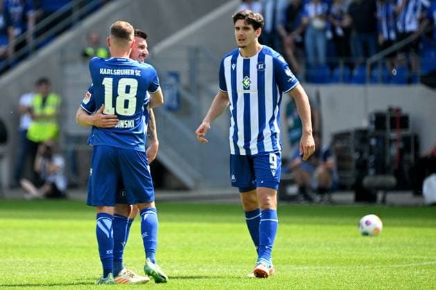 12.05.2024, xjhx, Fussball 2.Bundesliga, Karlsruher SC - Hannover 96 emspor, v.l. Abschied Verabschiedung Auswechslung von Jerome Gondorf (Karlsruher SC KSC) Daniel Brosinski (Karlsruher SC KSC) Igor Matanovic (Karlsruher SC KSC) (DFL DFB REGULATIONS PROHIBIT ANY USE OF PHOTOGRAPHS as IMAGE SEQUENCES and or QUASI-VIDEO) Karlsruhe