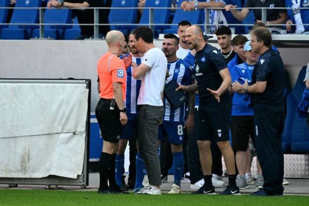 12.05.2024, xjhx, Fussball 2.Bundesliga, Karlsruher SC - Hannover 96 emspor, v.l. Schiedsrichter Referee Nicolas Winter (Hagenbach) Trainer Christian Eichner (Karlsruher SC KSC) (DFL DFB REGULATIONS PROHIBIT ANY USE OF PHOTOGRAPHS as IMAGE SEQUENCES and or QUASI-VIDEO) Karlsruhe