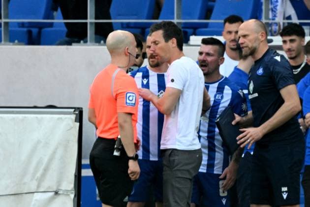 12.05.2024, xjhx, Fussball 2.Bundesliga, Karlsruher SC - Hannover 96 emspor, v.l. Schiedsrichter Referee Nicolas Winter (Hagenbach) Trainer Christian Eichner (Karlsruher SC KSC) (DFL DFB REGULATIONS PROHIBIT ANY USE OF PHOTOGRAPHS as IMAGE SEQUENCES and or QUASI-VIDEO) Karlsruhe