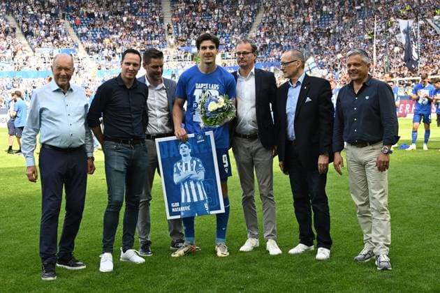 12.05.2024, xjhx, Fussball 2.Bundesliga, Karlsruher SC - Hannover 96 emspor, v.l. Abschied Verabschiedung von Igor Matanovic (Karlsruher SC KSC) (DFL DFB REGULATIONS PROHIBIT ANY USE OF PHOTOGRAPHS as IMAGE SEQUENCES and or QUASI-VIDEO) Karlsruhe