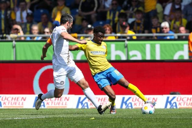 Anderson Lucoqui (Eintracht Braunschweig,15) - 2. Fussball Bundesliga Saison 2023-2024 Eintracht Braunschweig vs. SV Wehen Wiesbaden im Eintracht Stadion in Braunschweig - Aktion,Fußball,Mann,Männer,Deutschland,12.05.2024